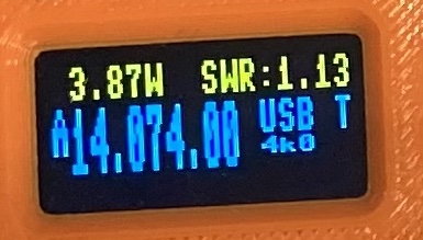 Close-up of (tr)uSDX screen